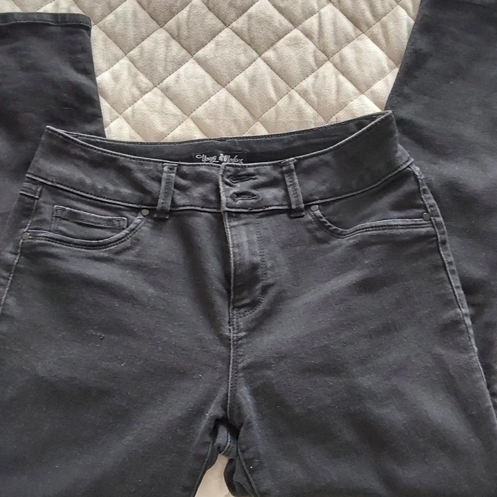 Woman Black Jean - Picture 2 of 4